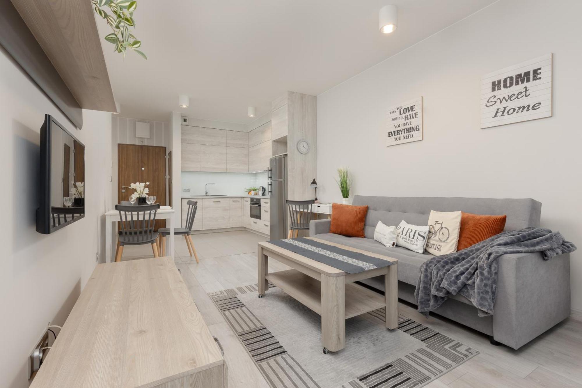 Lazurowa Street Parking & Balcony By Renters Apartment